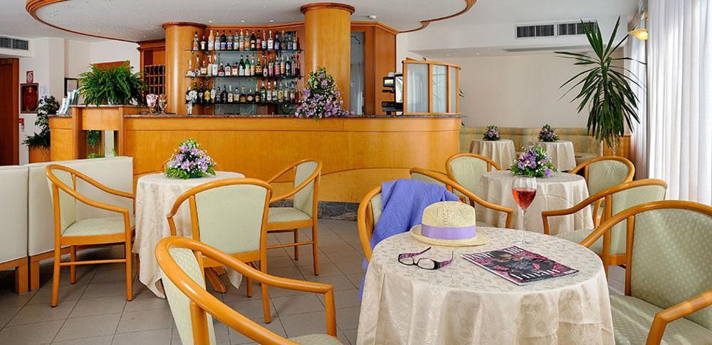 Hotel Helios Ντιάνο Μαρίνα Εξωτερικό φωτογραφία