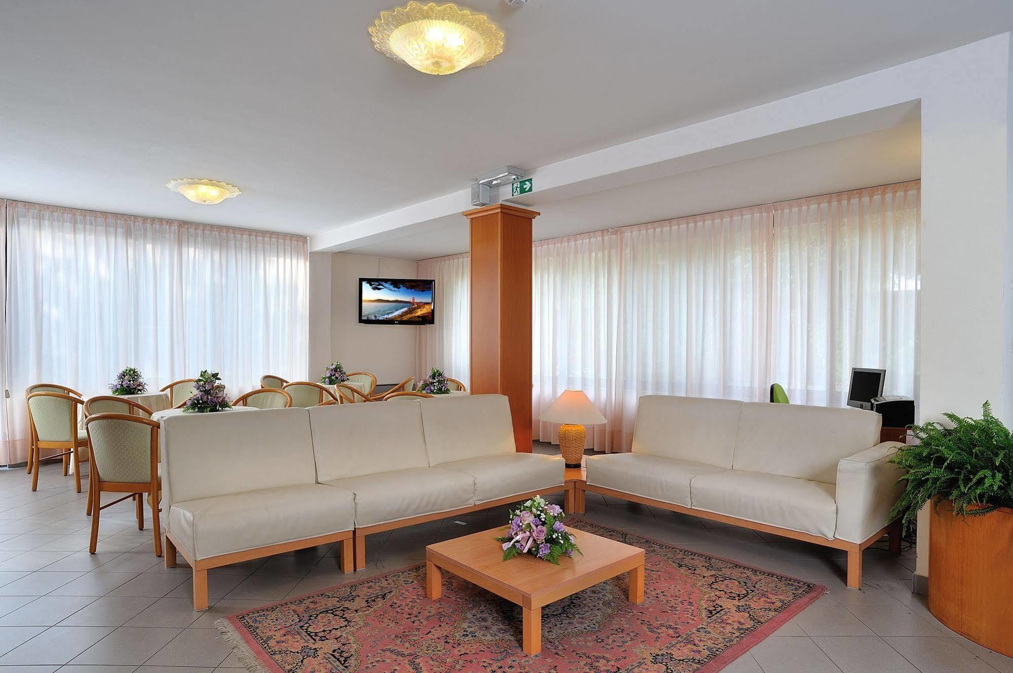Hotel Helios Ντιάνο Μαρίνα Εξωτερικό φωτογραφία