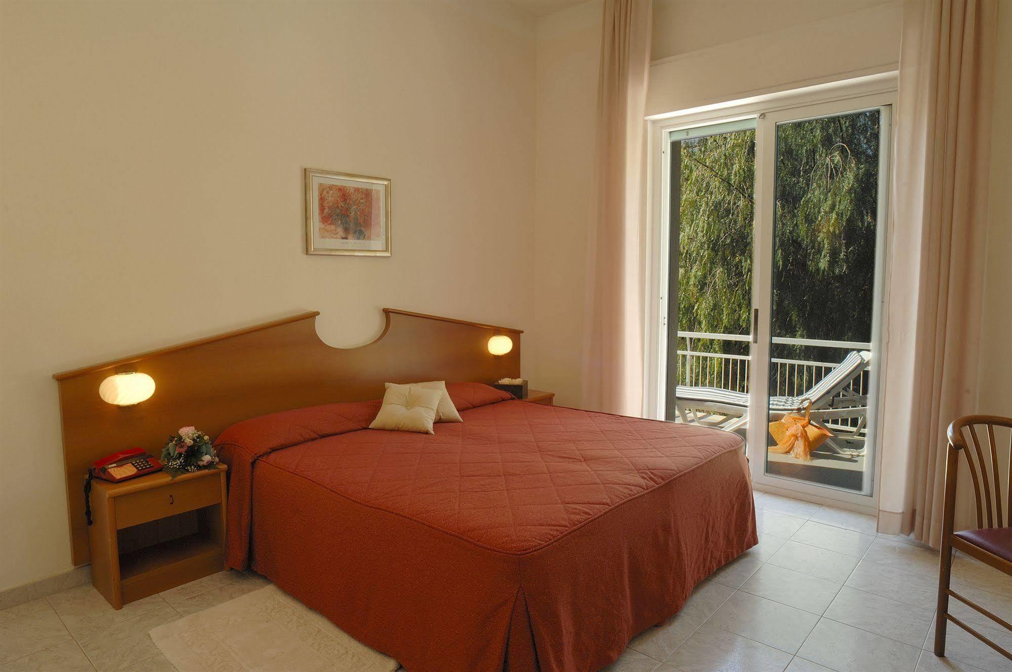 Hotel Helios Ντιάνο Μαρίνα Εξωτερικό φωτογραφία