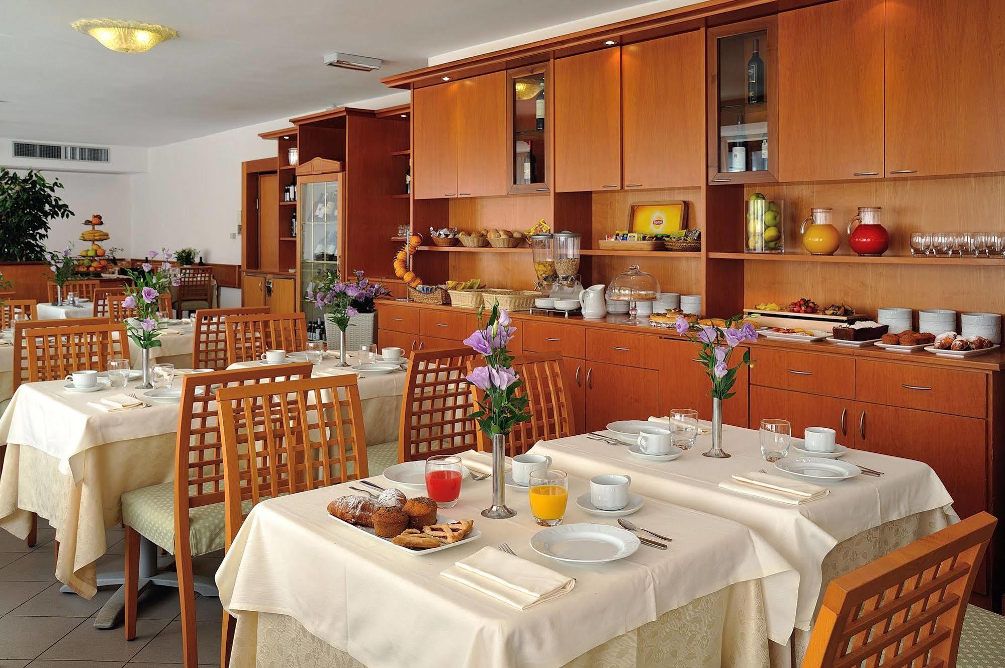 Hotel Helios Ντιάνο Μαρίνα Εξωτερικό φωτογραφία