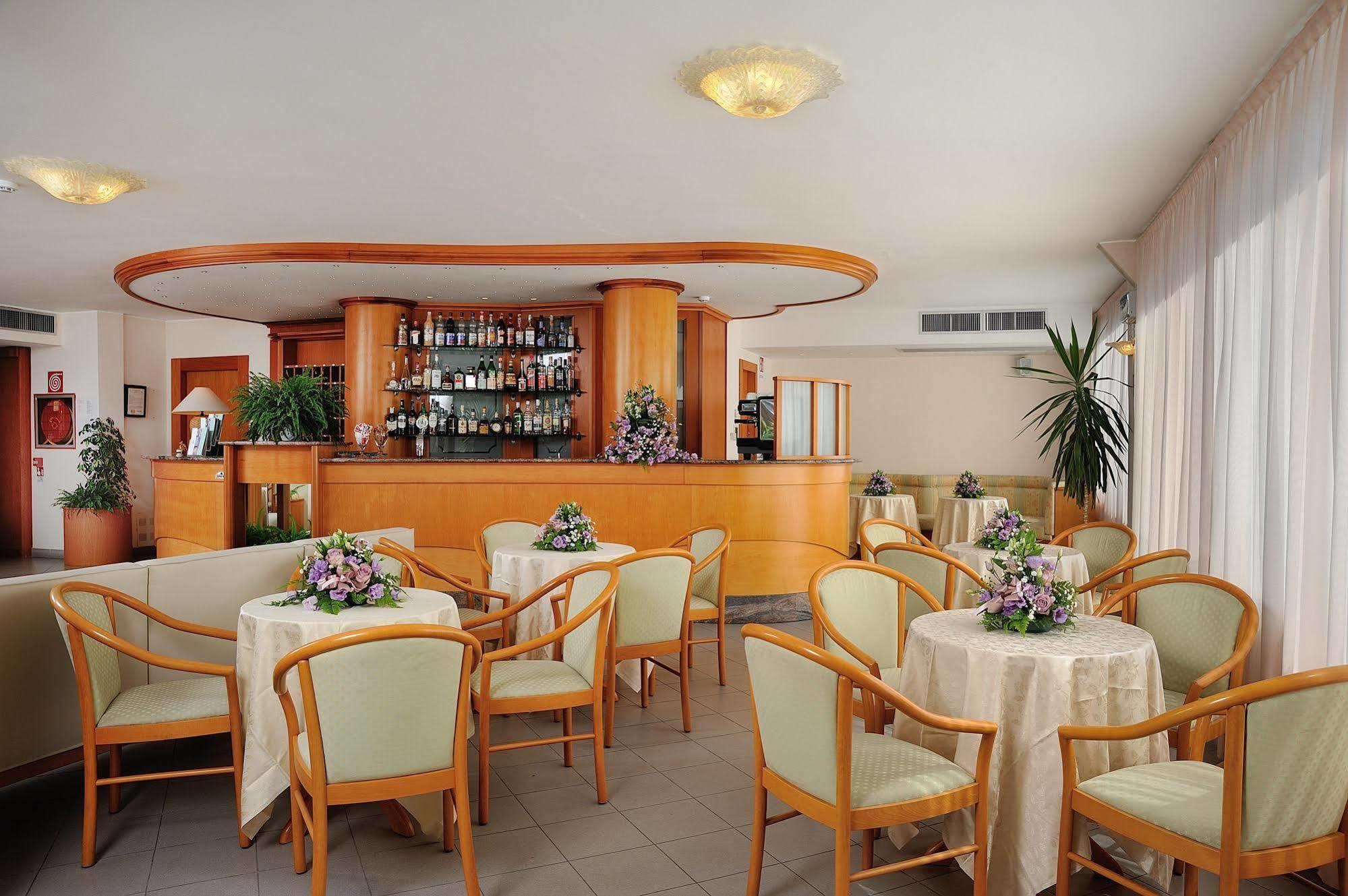 Hotel Helios Ντιάνο Μαρίνα Εξωτερικό φωτογραφία