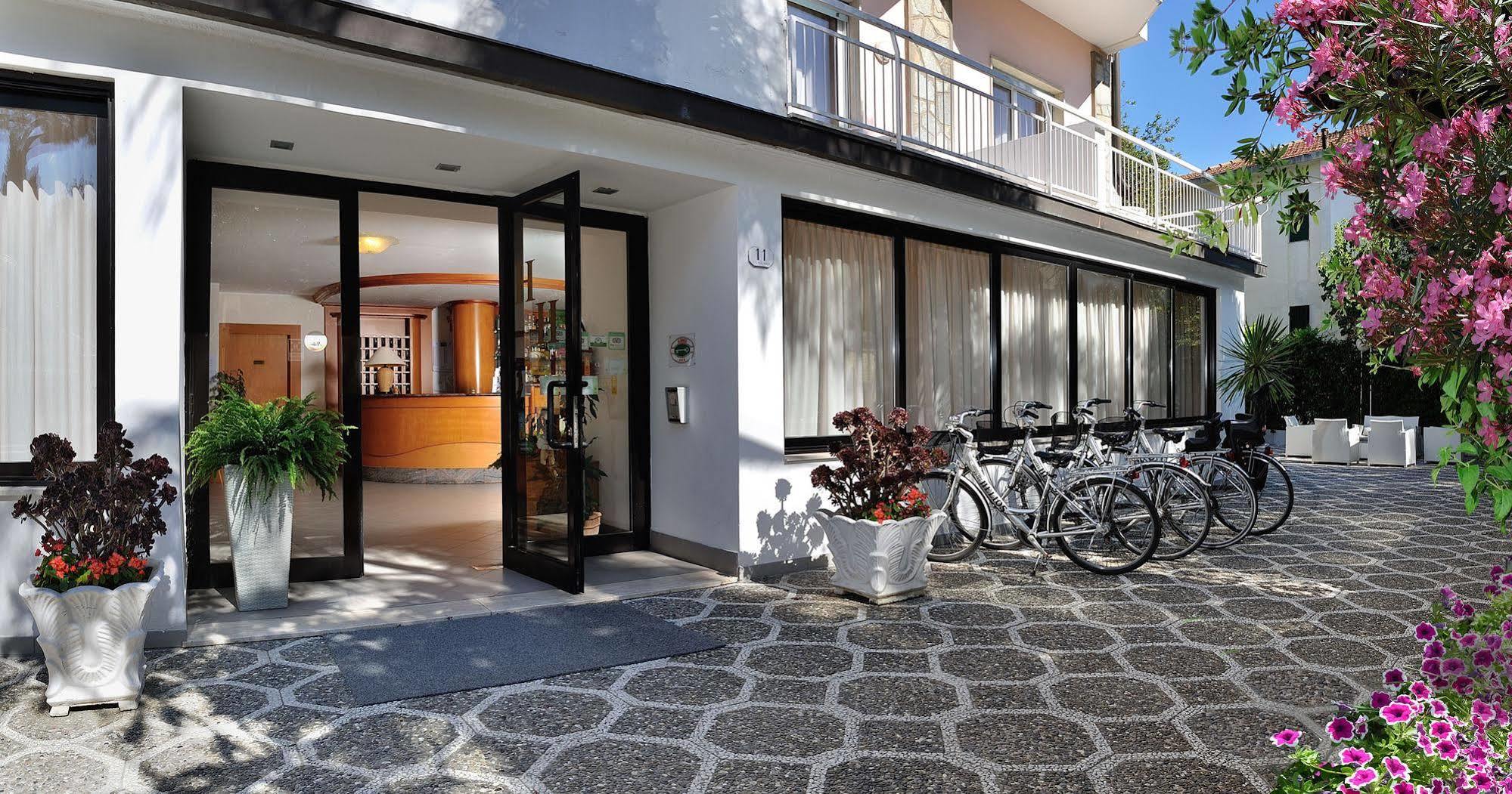 Hotel Helios Ντιάνο Μαρίνα Εξωτερικό φωτογραφία
