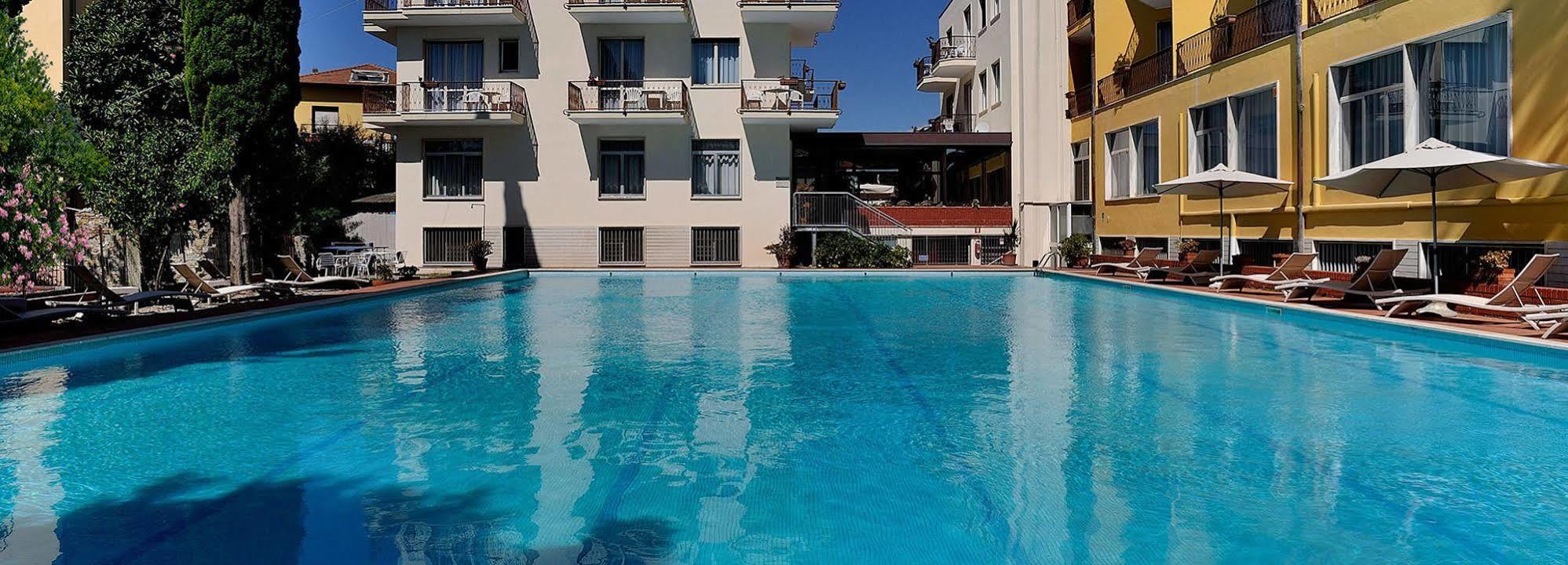 Hotel Helios Ντιάνο Μαρίνα Εξωτερικό φωτογραφία