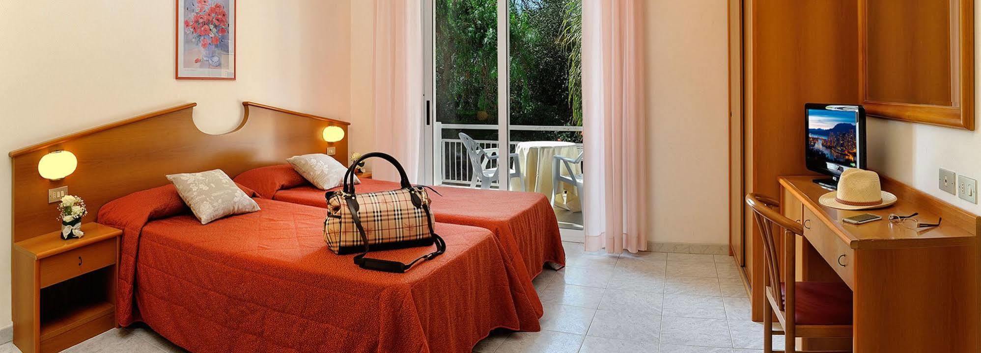 Hotel Helios Ντιάνο Μαρίνα Εξωτερικό φωτογραφία