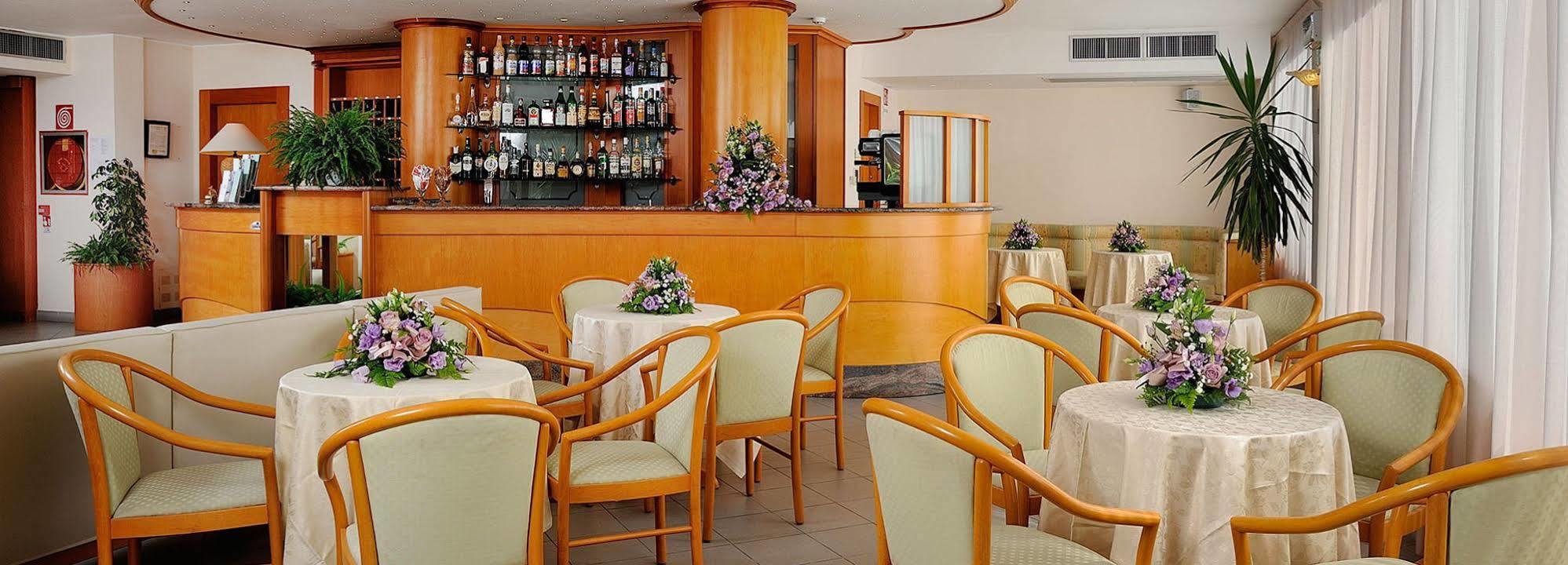 Hotel Helios Ντιάνο Μαρίνα Εξωτερικό φωτογραφία